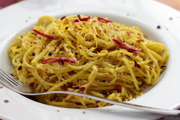 Spaghetti with pesto.