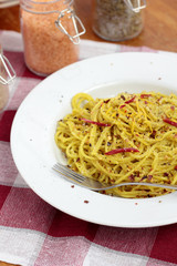 Spaghetti with pesto.