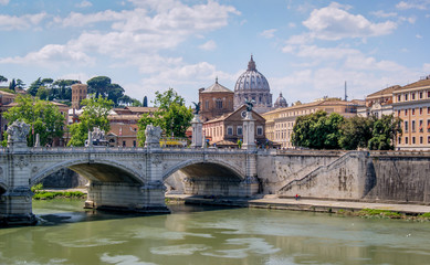 Cité du Vatican vue du pont Saint Ange, Rome