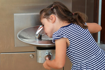Child Drinking From Outdoor Water Fountain - obrazy, fototapety, plakaty