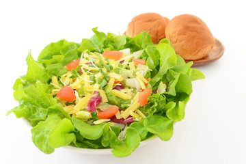 美味しそうなサラダとパン