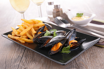 mussel and french fries