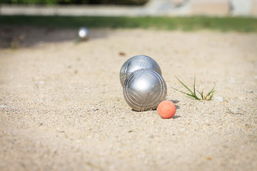 2 boules de pétanque