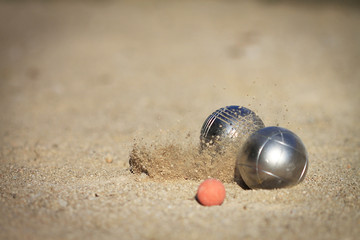 tirer à la pétanque