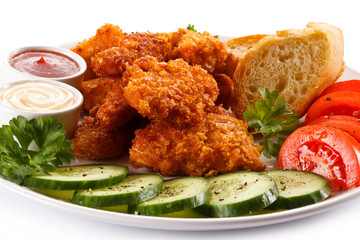 Grilled chicken nuggets and vegetables