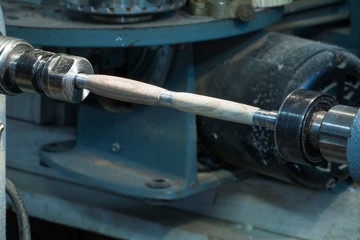 Tournage d'une pièce sur tour à bois