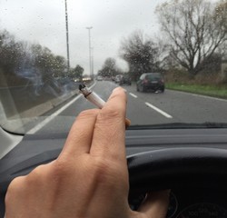 fumare in auto