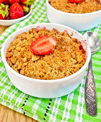 Crumble strawberry on green napkin with spoon