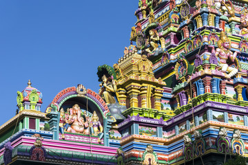 Fototapeta na wymiar Fassadenausschnitt des Hindutempels in Victoria