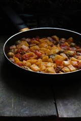 Капуста брюссельская, картофель. мясо (рагу)