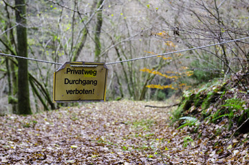 Durchgang verboten Schild