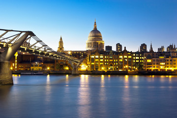 Fototapeta premium Night London city view over river Thames