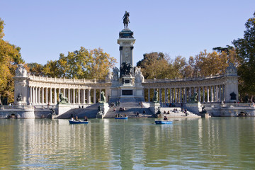 Fototapeta na wymiar Parque del Retiro de Madrid