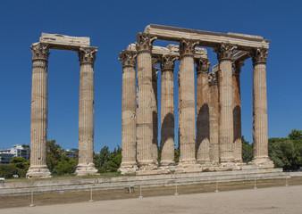 Fototapeta premium Temple of Zeus at Athens near Acropolis
