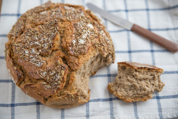 Frisches Vollkornbrot