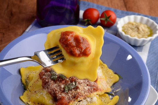 RAVIOLI WITH CHEESE AND ARTICHOKE