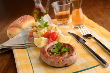 SAUSAGE WITH ONION AND CONTOUR
