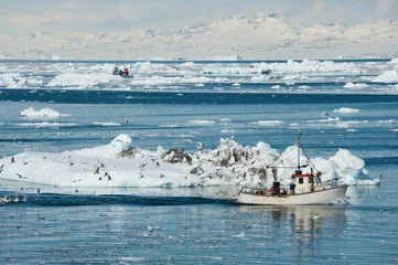 Fotobehang Poolcirkel Vissersboot, Groenland