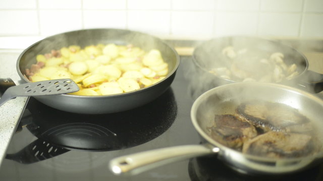 Steak und Bratkartoffeln