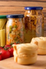 Preserved vegetable and mushrooms