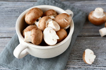 Champignons in a white bowl