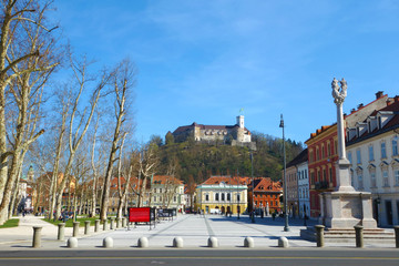 Obraz premium Ljubljana, castle and Congress square (kongresni trg)