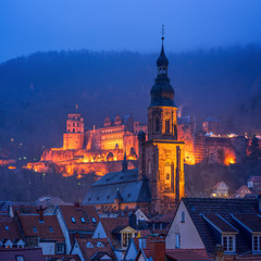 Heidelberger Schloss und Heiliggeistkirche bei Nacht