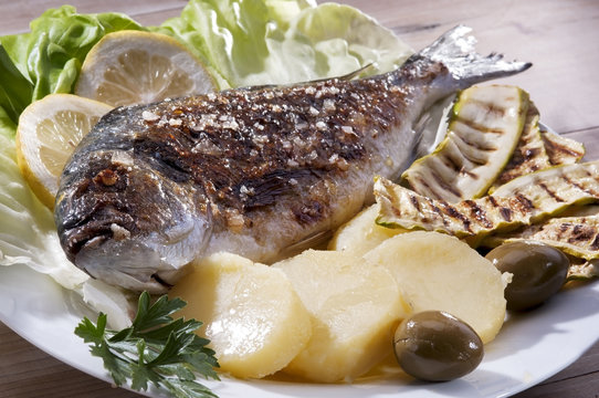 Roasted gilt-head sea bream with vegetables