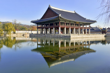 Fototapeta premium Gyeonghoeru Pavilion, Gyeongbokgung Palace, Seoul Korea