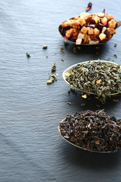 Set tea in a tablespoon