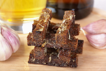 Rye rusks with garlic
