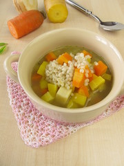 Gemüsesuppe mit Graupen