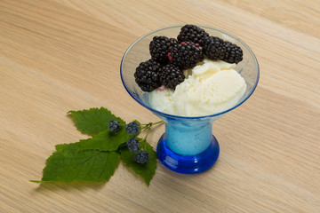 Ice cream with blackberry