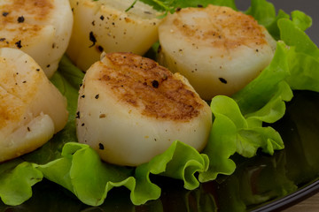 Grilled scallops