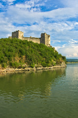 Fototapeta na wymiar Ruins of old turkish fortress Ram by the river Danube