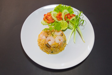 Fried rice with shrimps and chicken