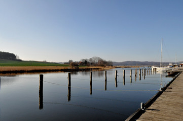 Fototapeta premium Segelschiffe im Hafen von Seedorf, Selliner See, Rügen