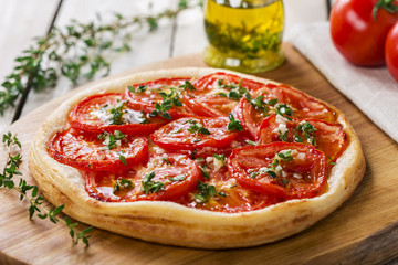 pie with tomato tart of puff pastry