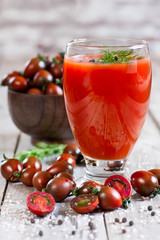 Tomato juice and cherry tomato