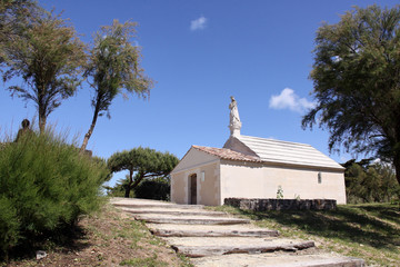 kapelle mit heiligenstatue