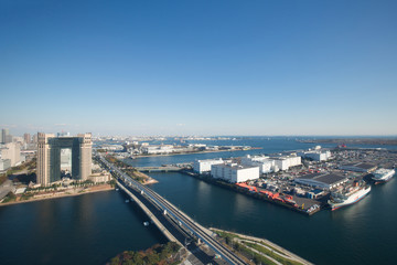 Fototapeta na wymiar フェリー埠頭と東京港　