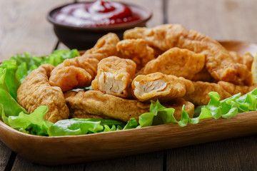 sticks breaded chicken with lemon