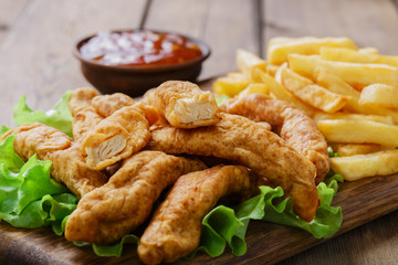 sticks breaded chicken with potatoes