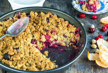 Apple and cranberry crumble