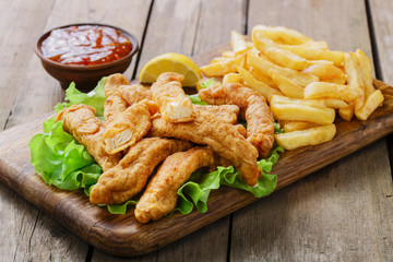 sticks breaded chicken with potatoes