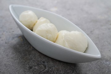 round mozzarella pearls