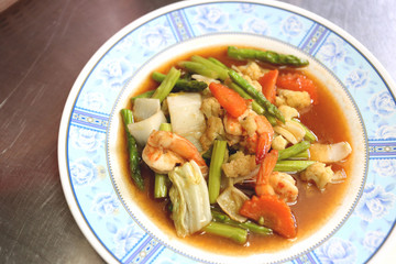 puff vegetables and shrimp.