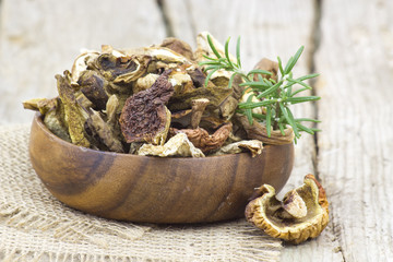 Fototapeta na wymiar dried mushrooms in a bowl