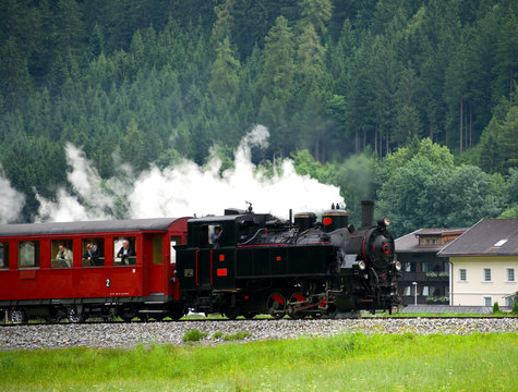 Zillertalbahn in den Alpen - &Ouml;sterreich