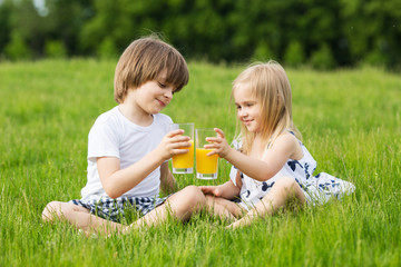 Kids drink juice